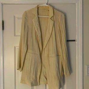 Chico’s size 0 “Boyfriend” neutral light coat.